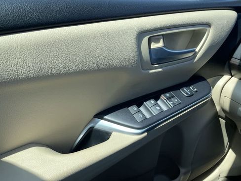 Used 2017 Toyota Camry LE FWD image 29