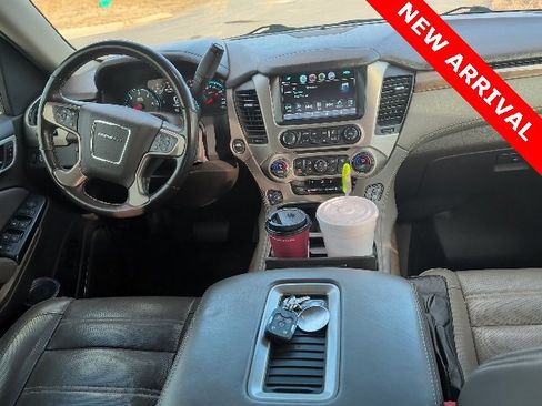 Used 2020 GMC Yukon Denali w/ Denali Premium Package image 15