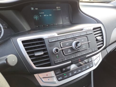 Used 2015 Honda Accord LX image 19