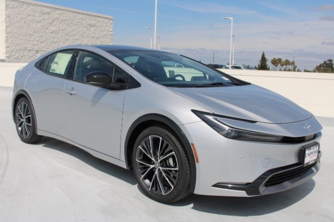 New 2027 Toyota Prius Limited FWD image 2