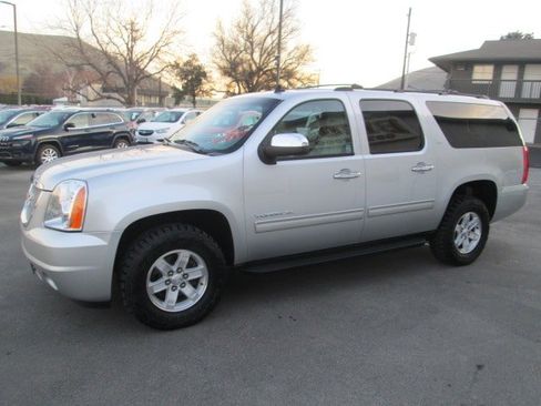 Used 2012 GMC Yukon XL SLT w/ SLT-2 Equipment Package image 3