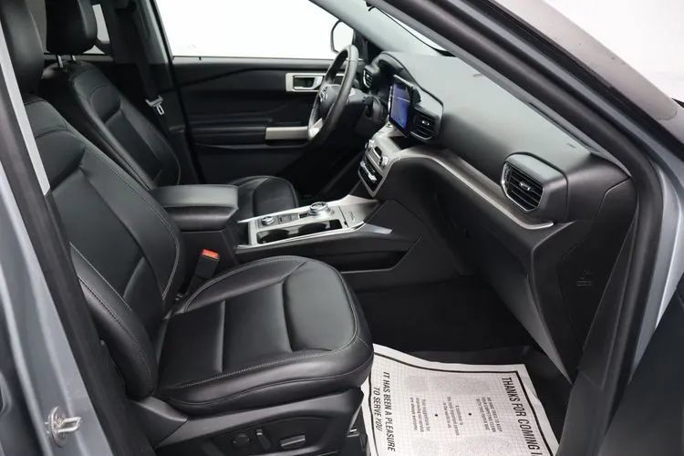 Used 2023 Ford Explorer XLT w/ Equipment Group 202A AWD/4WD image 17