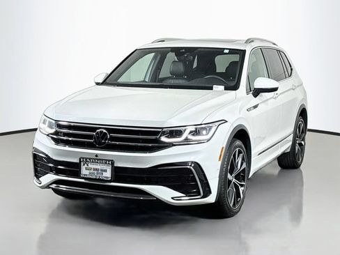 Certified 2024 Volkswagen Tiguan SEL R-Line AWD/4WD image 3