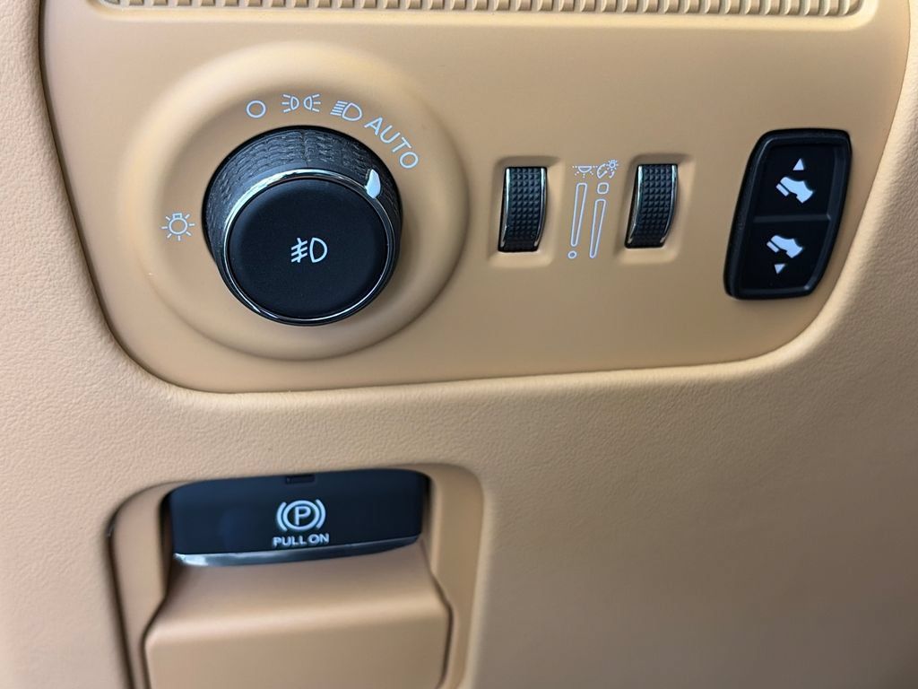 Used 2023 Jeep Grand Wagoneer Series III AWD/4WD image 23