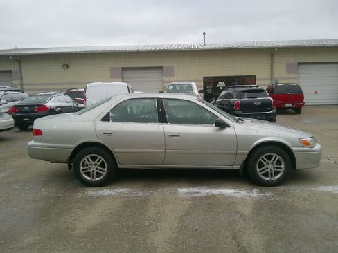 Used 2001 Toyota Camry LE image 4