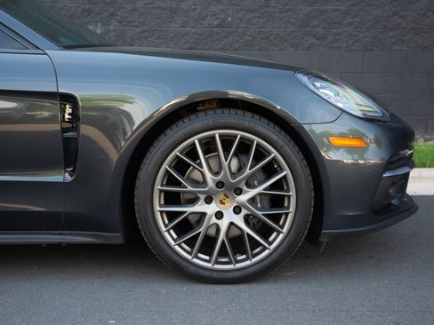 Certified 2017 Porsche Panamera image 10