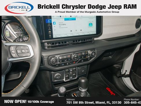 Used 2024 Jeep Wrangler Unlimited Sahara AWD/4WD image 32