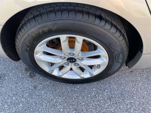 Used 2011 Kia Optima LX image 29