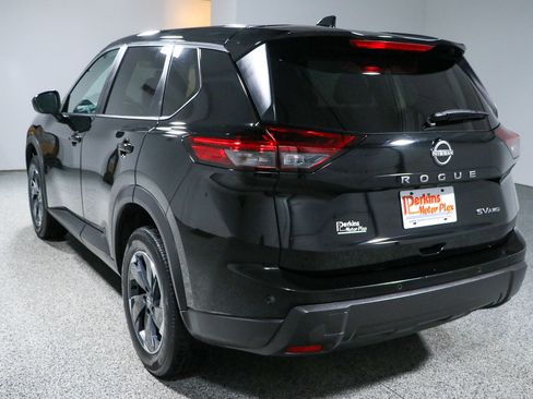 Used 2024 Nissan Rogue SV AWD/4WD image 9