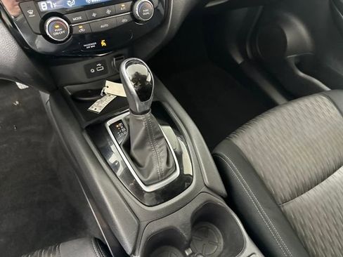 Used 2020 Nissan Rogue SV image 20