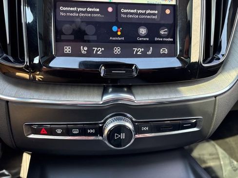 Used 2025 Volvo XC60 B5 Plus image 27