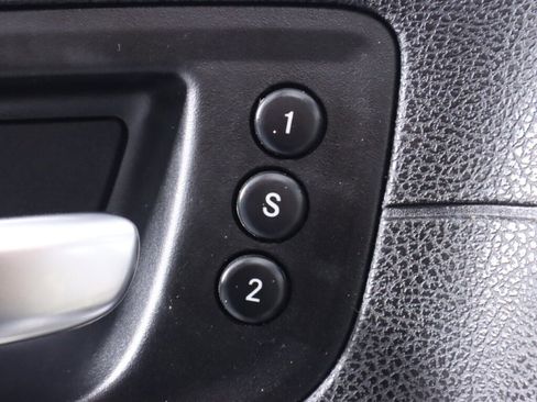 Used 2018 Chrysler 300 Limited w/ Safetytec Plus Group image 30