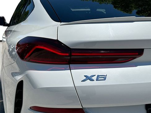 Used 2023 BMW X6 xDrive40i w/ M Sport Package AWD/4WD image 32
