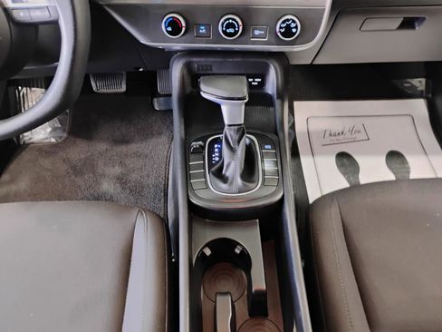 Used 2024 Hyundai Kona SE image 39