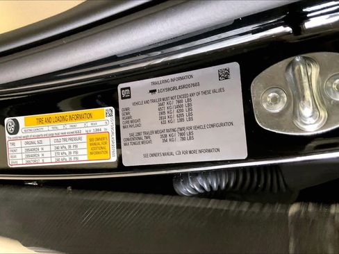 Used 2025 Cadillac Escalade Sport Platinum w/ LPO, ONYX Package AWD/4WD image 32