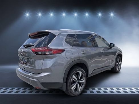 Used 2025 Nissan Rogue SL AWD/4WD image 3