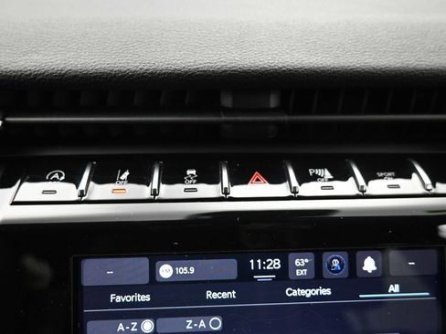 Used 2023 Jeep Grand Cherokee L Laredo image 29