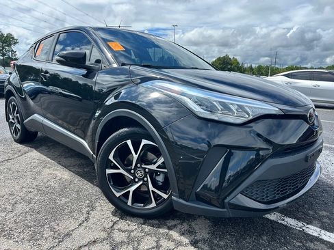 Used 2020 Toyota C-HR XLE FWD image 1