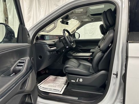 Used 2025 Lincoln Navigator Reserve image 10