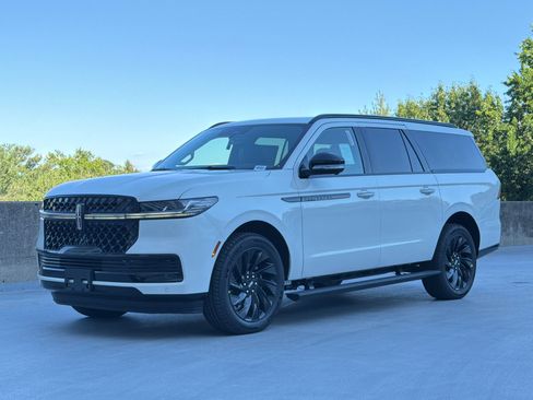 New 2026 Lincoln Navigator L Reserve w/ Jet Appearance Package AWD/4WD image 1