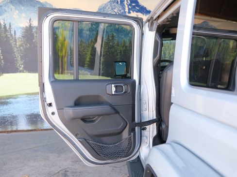 Used 2023 Jeep Wrangler Unlimited Sahara w/ Cold Weather Group AWD/4WD image 36
