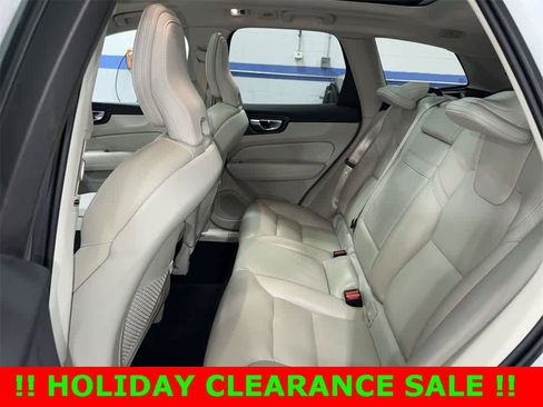 Used 2020 Volvo XC60 T5 Momentum image 16