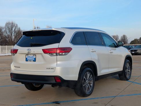 Used 2019 Toyota Highlander XLE image 6