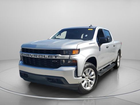 Used 2020 Chevrolet Silverado 1500 Custom w/ Custom Value Package image 2