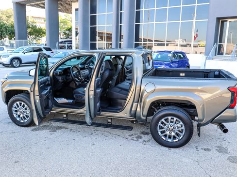 Certified 2025 Toyota Tacoma Limited AWD/4WD image 11