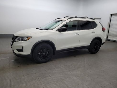 Used 2018 Nissan Rogue SV image 2