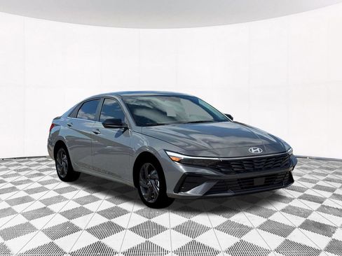 Used 2026 Hyundai Elantra SEL Sport Premium w/ Cargo Package FWD image 13