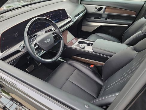 Used 2026 Cadillac Vistiq Luxury image 10