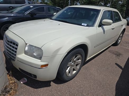 Used 2006 Chrysler 300 Touring w/ Comfort/Convenience Group RWD image 2