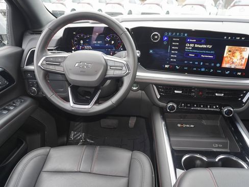 Used 2025 Chevrolet Suburban RST image 13