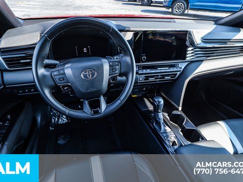 Used 2025 Toyota Camry SE image 29