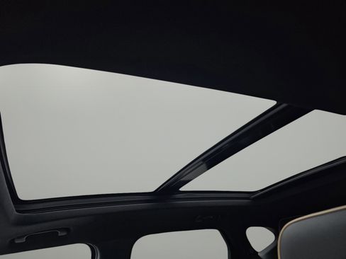 Used 2019 Chevrolet Blazer Premier w/ Sun and Wheels Package image 11