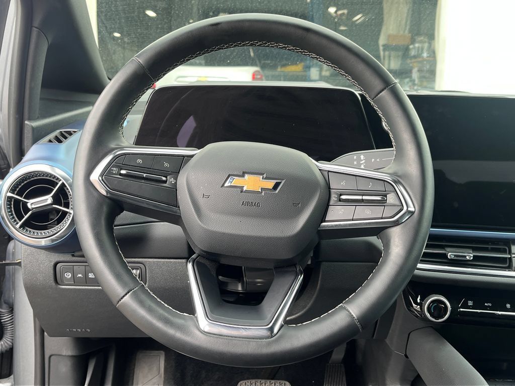 New 2025 Chevrolet Equinox EV LT w/ Convenience Package II AWD/4WD image 14
