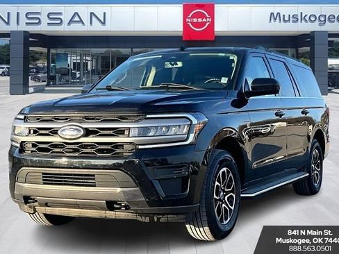 Used 2023 Ford Expedition Max XLT image 3