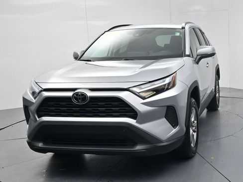 Used 2025 Toyota RAV4 XLE AWD/4WD image 3