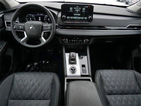 Used 2023 Mitsubishi Outlander SEL image 11