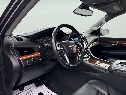 Used 2015 Cadillac Escalade Luxury image 26