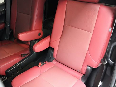 Used 2023 Lexus GX 460 Premium image 16