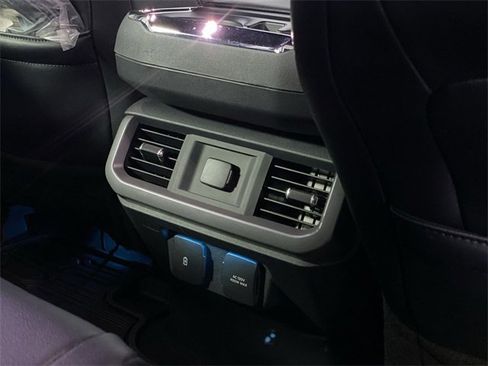 Used 2024 Ford F150 Lariat w/ FX4 Off-Road Package image 27