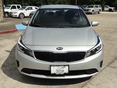 Used 2018 Kia Forte LX w/ LX Popular Package FWD image 2