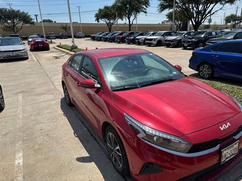 Used 2024 Kia Forte LXS w/ LXS Technology Package FWD image 2