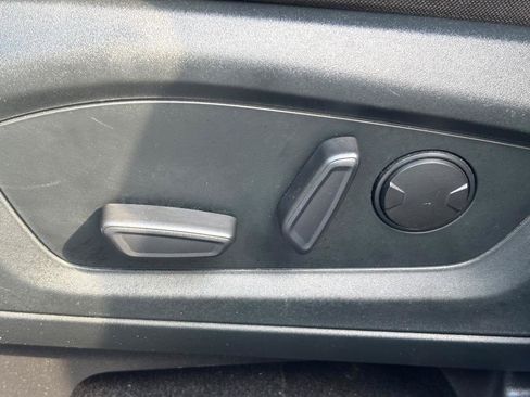 Used 2020 Ford Explorer XLT RWD image 14