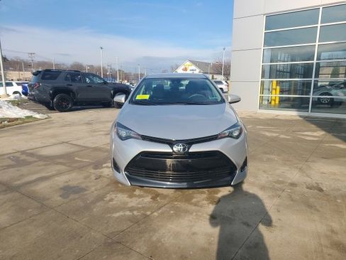 Used 2018 Toyota Corolla LE image 2