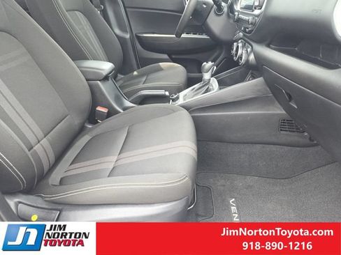 Used 2025 Hyundai Venue SEL FWD image 14
