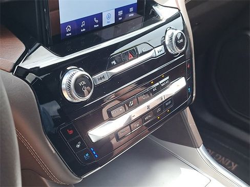 Used 2022 Ford Explorer King Ranch w/ Technology Package image 36