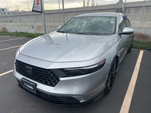 Used 2024 Honda Accord Touring image 2